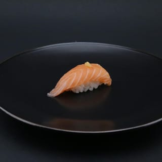 Salmon Nigiri (2pcs)